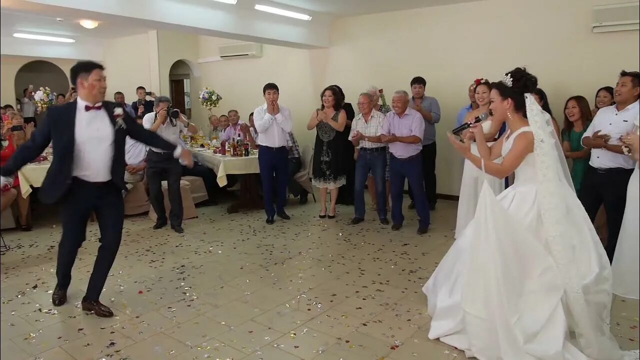 Свадьба в калмыцком стиле. Калмыцкая свадьба. Свадьба в калмыкии. Свадьба в элисте 11. Калмыцкие свадебные.