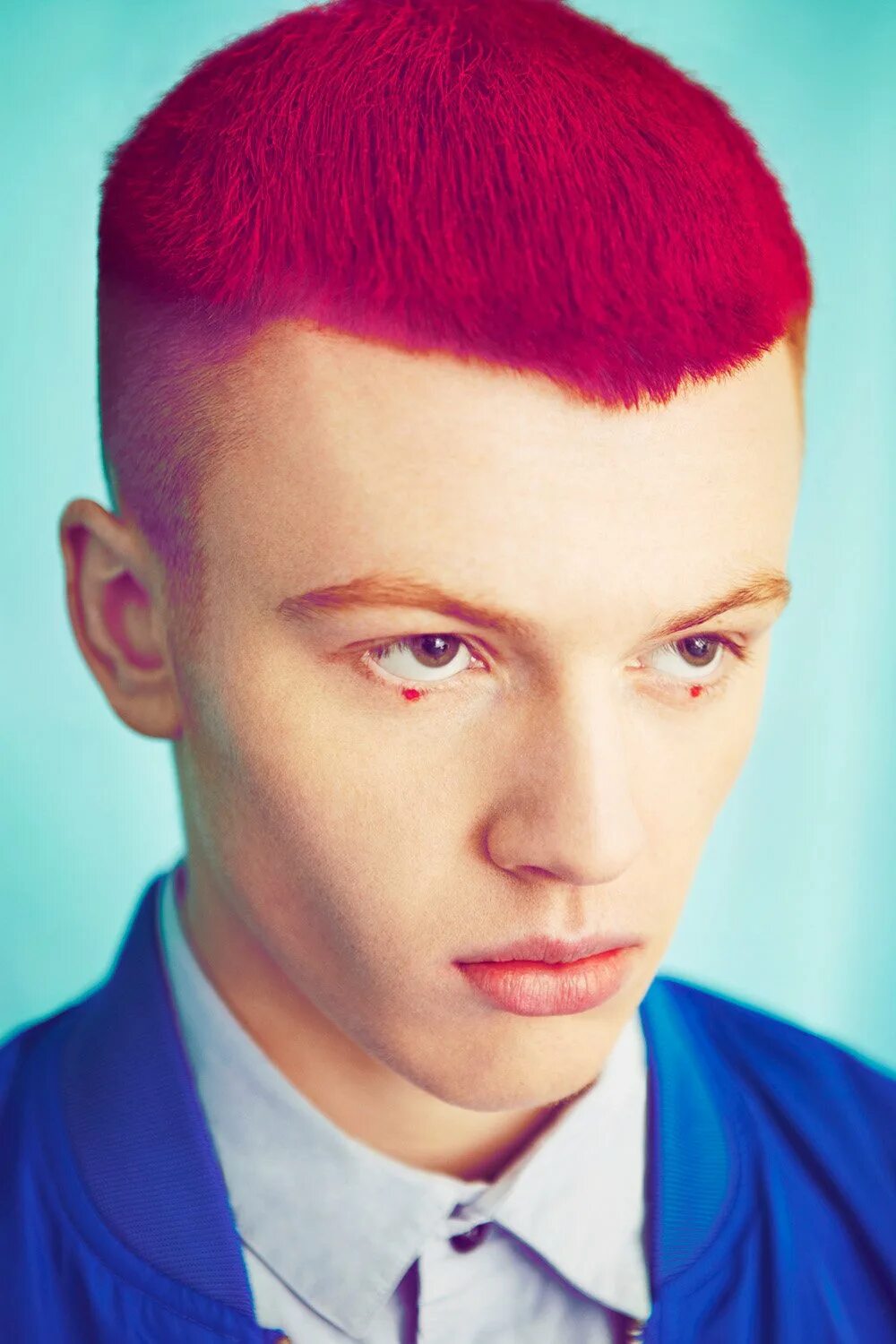 Сплит для мужчин. Парень с синими волосами. Сплит хэир. Сплит для мужчин. Пятидневный сплит для натурала.