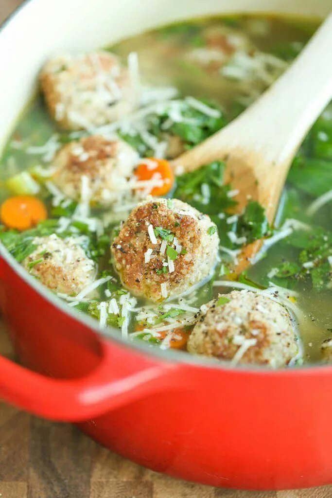 Рецепты супа с фрикадельками из мясного фарша. Суп из фрикаделек из фарша индейки. кето суп с фрикадельками. суп с фрикадельками самый вкусный. овощной суп с фрикадельками.