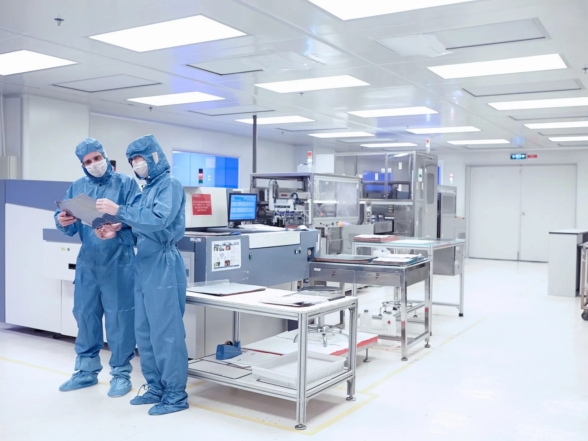 Асептический блок в аптеке помещения. Компьютер в чистом помещении. Kimtech pure w4 dry wipers. Проектирование чистых помещений. Стерильное помещение.