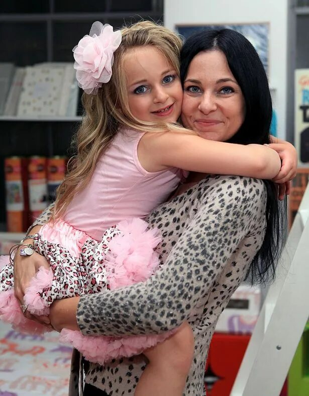 Маккензи фой 11 лет. Дочери 14 и 6 лет. Несовершеннолетняя дочь. Дочери 14 и 6 лет. Ариела устименко-вайнштейн.