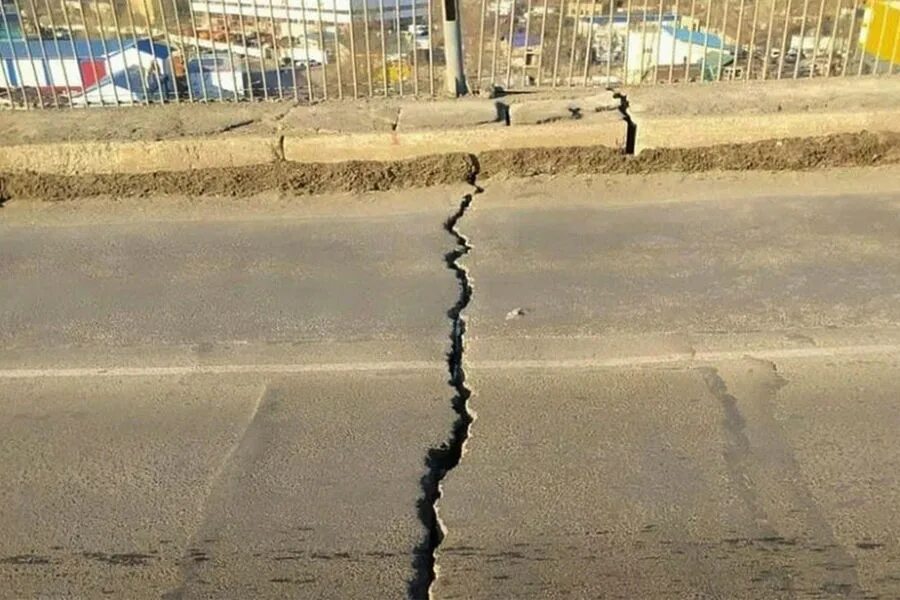 Рудневский мост треснул Владивосток. Рудневский мост Владивосток. Трещина. Трещины в мосту. Новый трещина