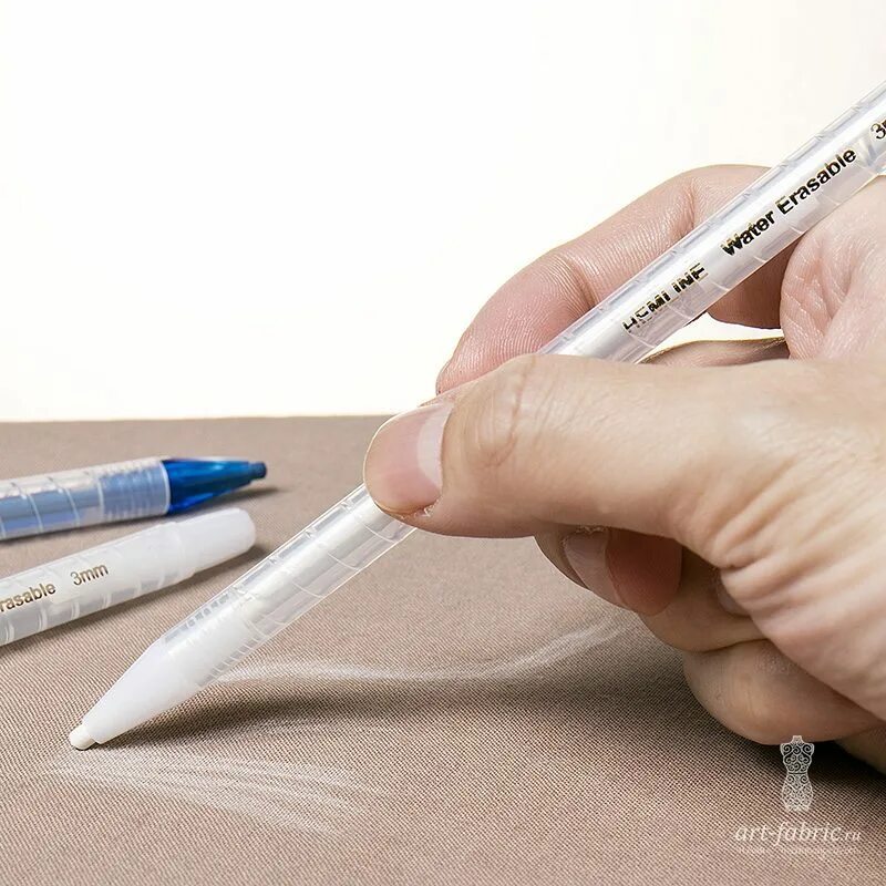 Портновский карандаш Hemline. Карандаши для ткани. Карандаш для ткани смывающийся. Белый карандаш.