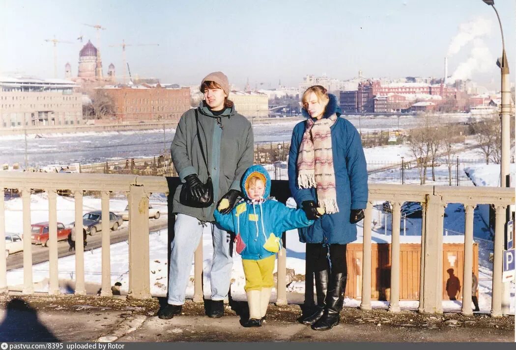 Москва в 90-е. Семья в 90-е годы в России. Россия 90-х. Москва в 90-е годы фото. Год семьи 1998