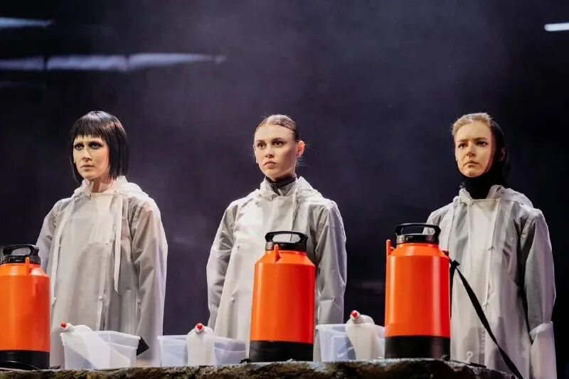 с премьерой спектакля. гроза спектакль. мистические спектакли в москве. театр гоголя гроза искушение. гроза искушение премьера.