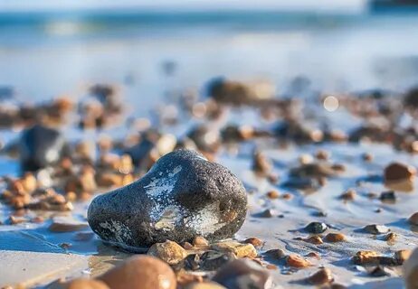 Вода и песок две
