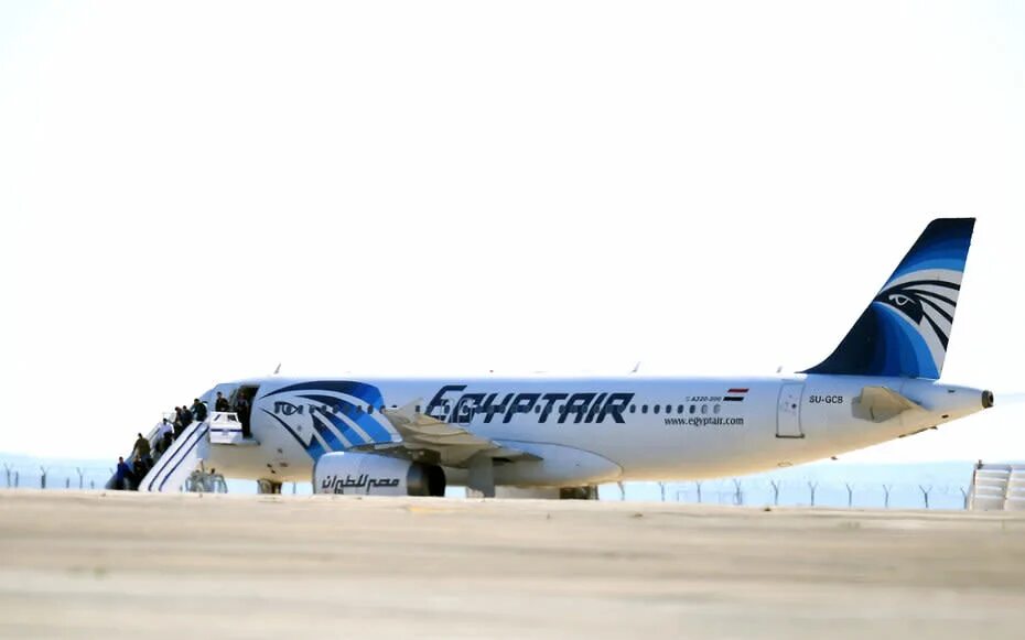 Самолет egyptair. Летают ли самолеты из египта в москву. Летают ли самолеты из египта в москву. Летают ли самолеты из египта в москву. Полеты в египет.