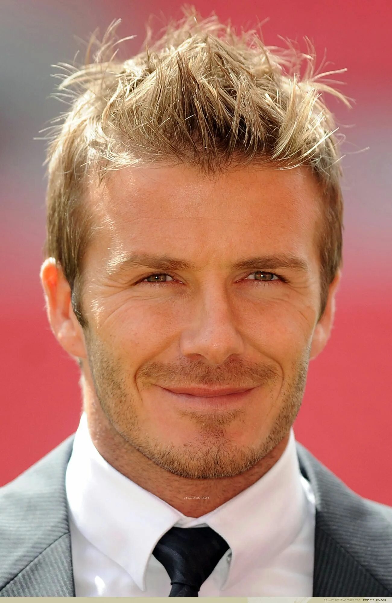 David Beckham. Дэвид Бекхэм 2023. Дэвид Бекхэм фото. Дэвид Бекхэм 2022. Стрижка мужская на тонких