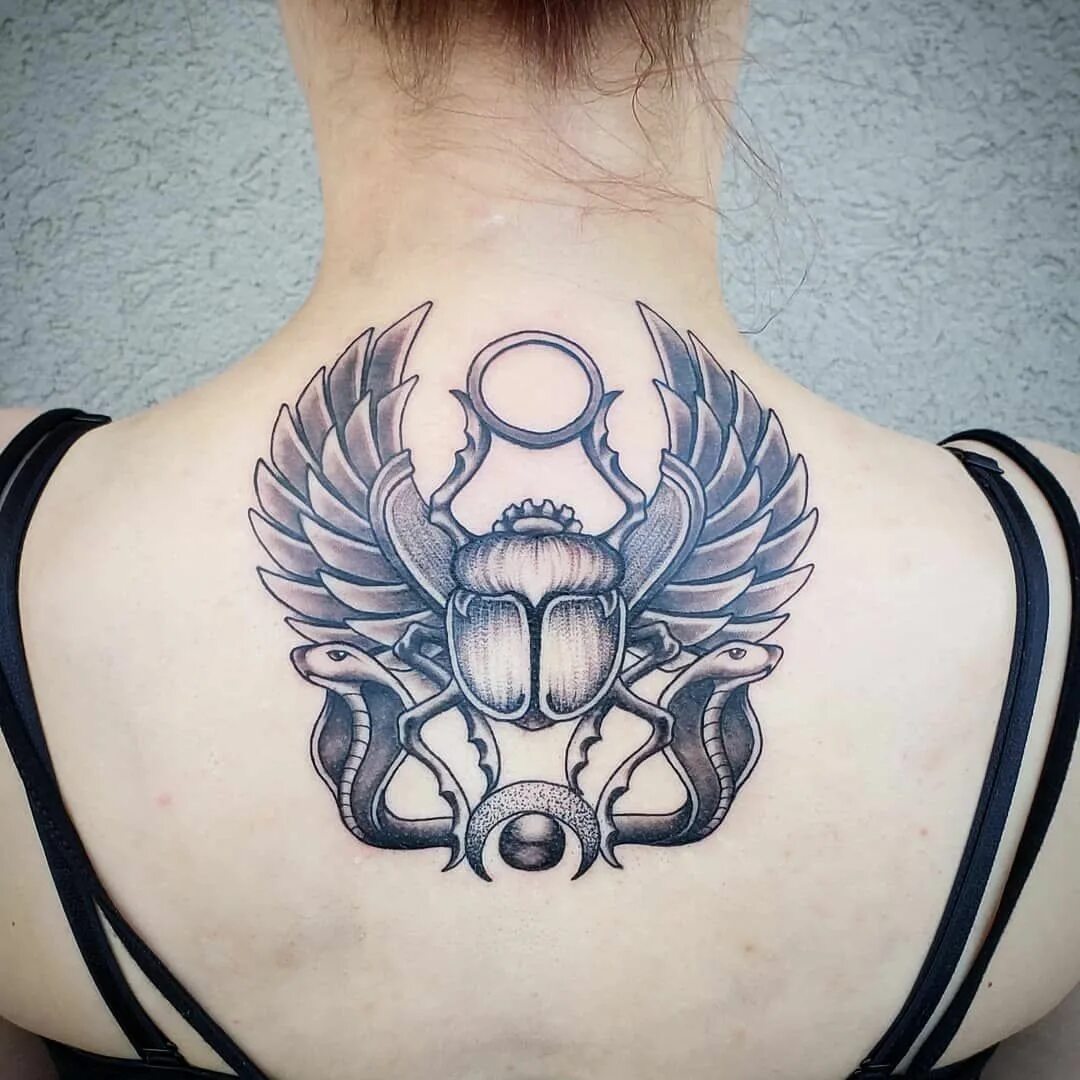 египетский жук скарабей тату. татуировка жук скарабей. жук скарабей тату. скарабей тату значение. тату пирамиды и скоробей.