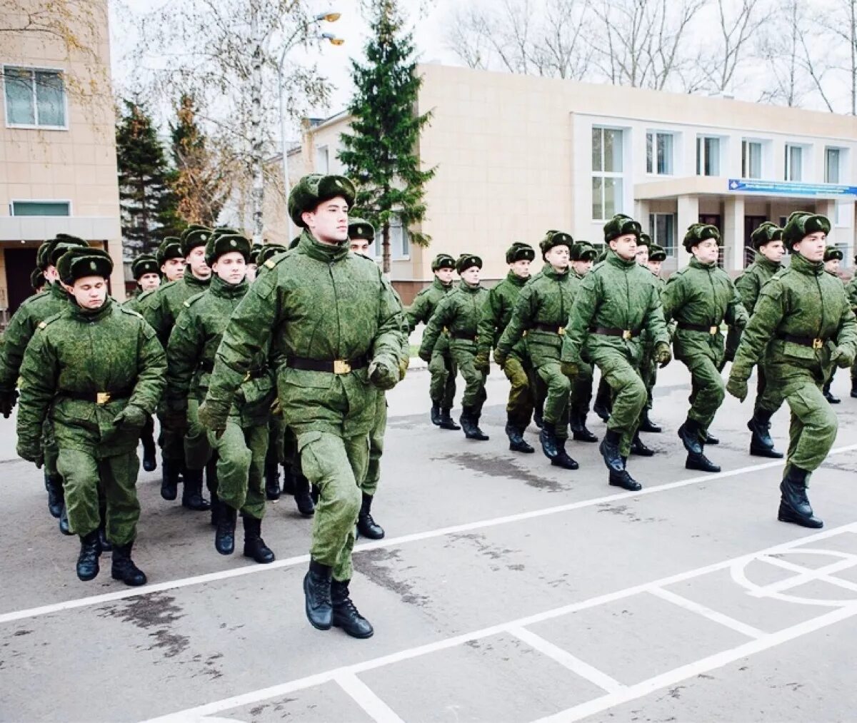 Строевая подготовка направляющий и замыкающий. Шеренга элементы строя. Строевая колонна. Двухшереножный строй военнослужащих. Строевая колонна.