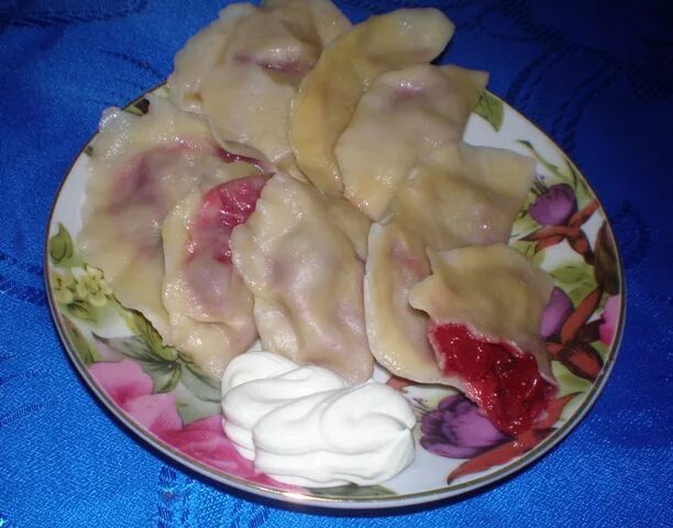 Вареники из замороженной вишни без косточек