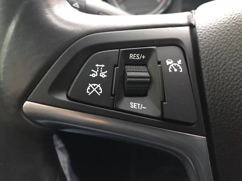 Круиз контроль что это. Кнопка адаптивного круиз контроля opel insignia. кнопка адаптивного круиз контроля volvo. кнопка круиз контроля на opel mokka. кнопки адаптивного круиз контроля даф 106.