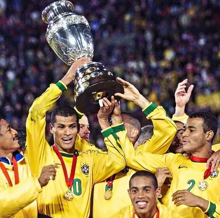 Сборная бразилии чемпионы сколько раз. Rivaldo 1999. Роналдиньо 1999. Copa America 1999. Brazil Copa America 1999.