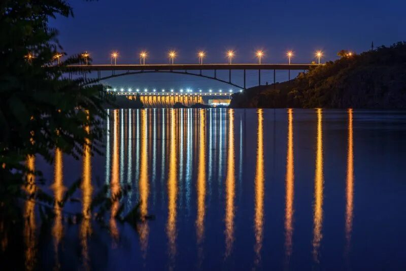 море пляж. мост под водой. мост над водой. Wallpaper 4k море и закат. навруз парк ташкент вантовый мост.