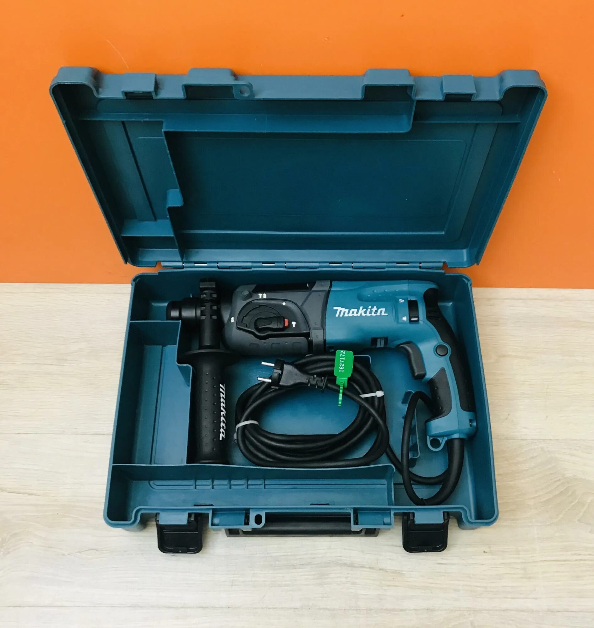 Перфоратор сетевой makita. Перфоратор Макита HR 2470. Перфоратор Makita hr2470, SDS+ (сетевой). Перфоратор 3-х режимный SDS+ Makita hr2470 (780вт, 2.7Дж, 3.2кг). Makita hr2470, 780 Вт.