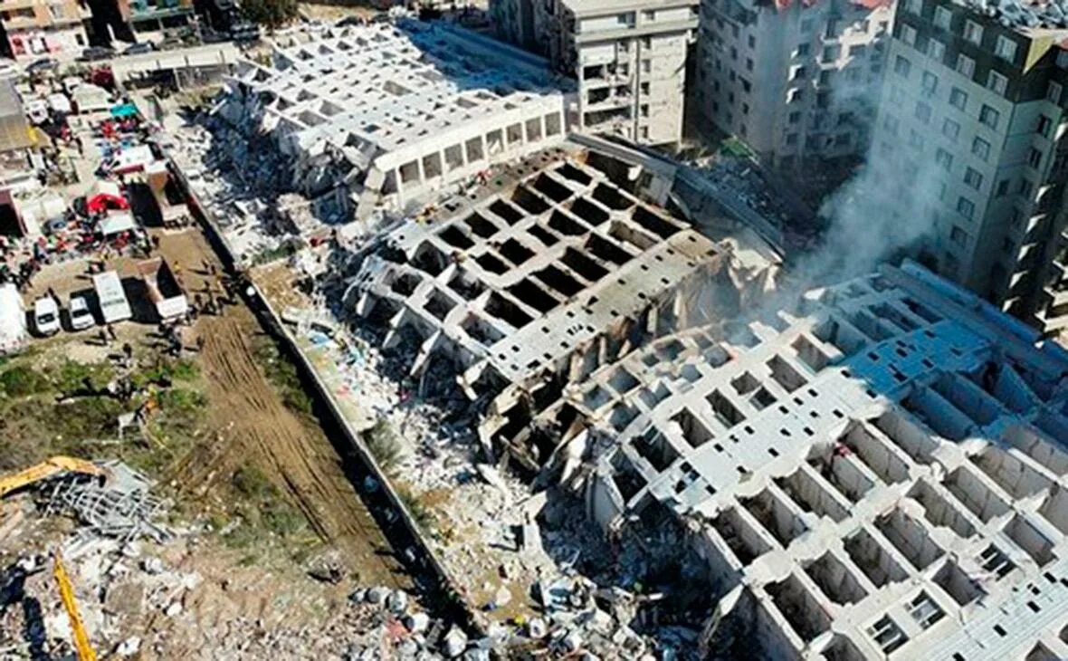 Дом 2 в турции найдена. Диярбакыр землетрясение. разрушенное здание. падающий дом. здания после землетрясения.