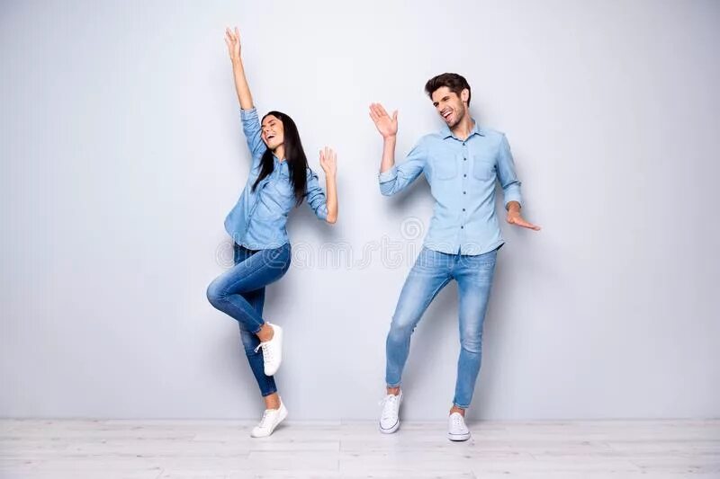 Реклама одежды nike. Wear to move. Фотосессия спортивной одежды. Кроссовки на ногах. Wear to move.