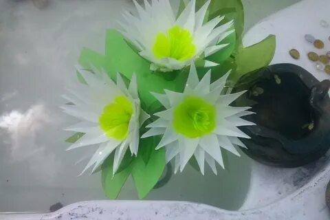 Пластиковые кувшинки