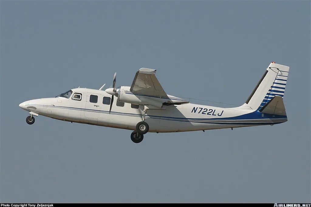 Turbo commander. Aero commander 680v. турбо 680 самолет. twin commander 680v. самолет aero commander 690.