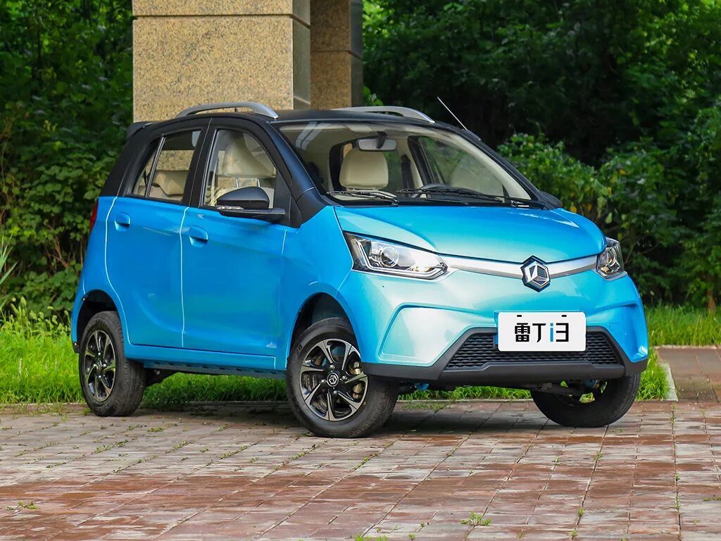 Jiangnan tt. Машина китайская фав олей. Дешевый автомобиль китае. Китайские дешевые автомобили. Индийская микролитражка bajaj.