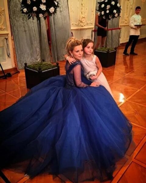 мария максакова. мария максакова с сыном. дочь максаковой сейчас. дети марии максаковой. дети максаковой марии 2020.