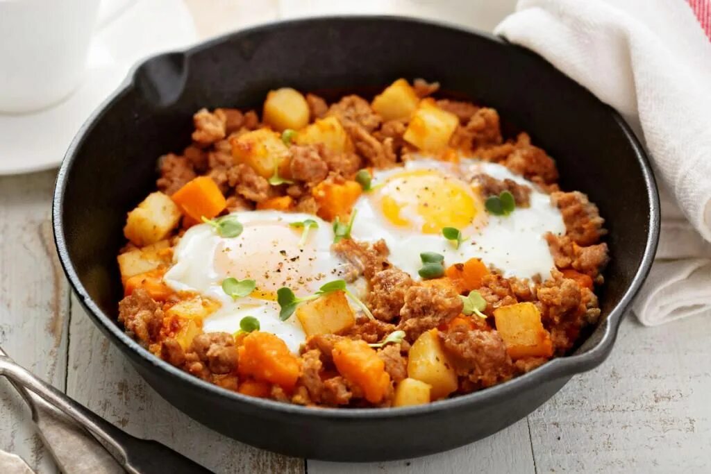 Как пожарить картошку с яйцами