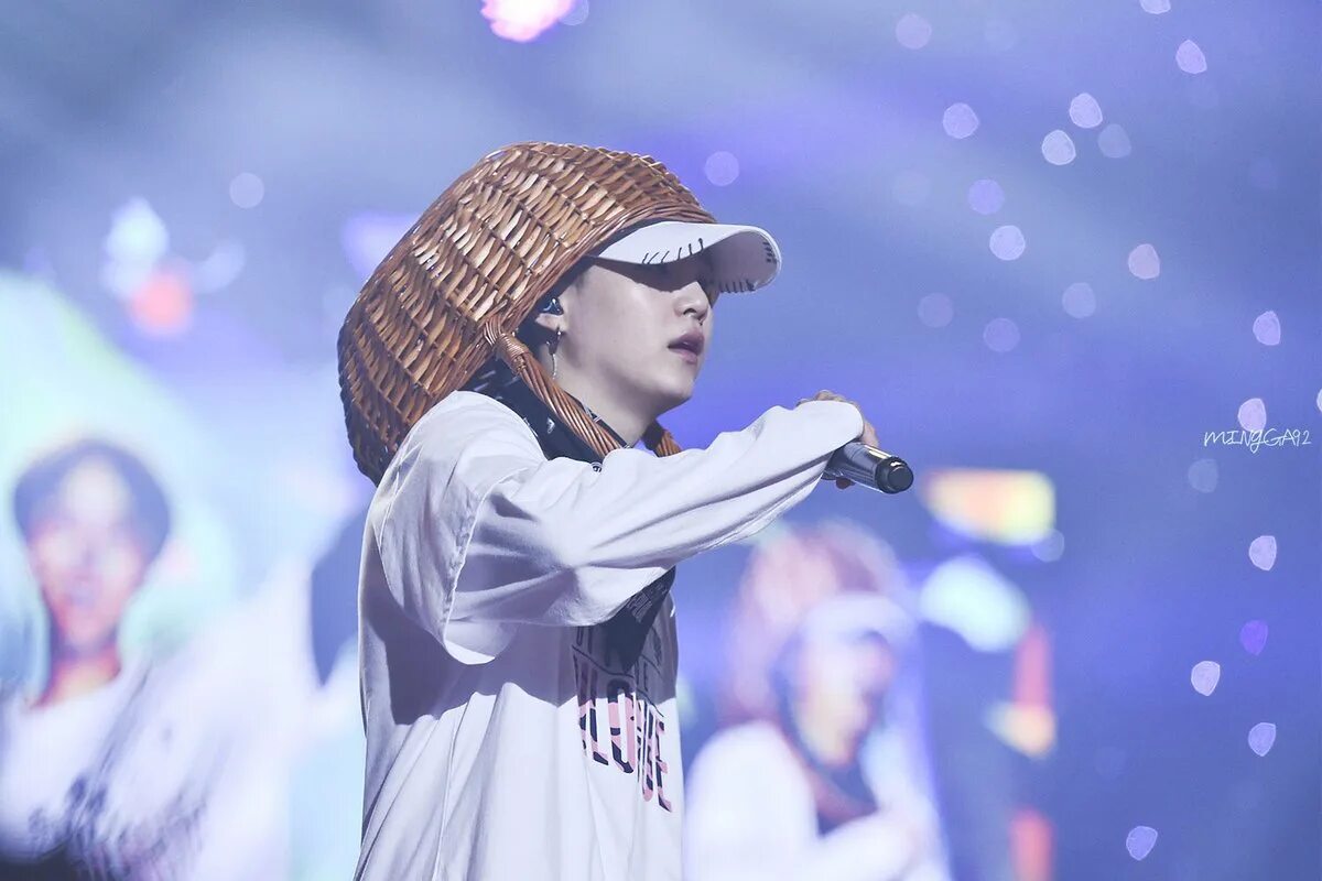 Bloo рэпер. Mino корейский певец. Jay park. Бивай корейский рэпер. Mokyo dazed.