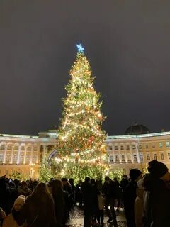 Где стоит главная елка