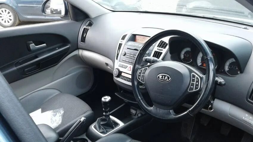 Kia Ceed 2007-2012. Kia Ceed 2007 Interior. Kia Ceed 2007 салон. Киа Сиид 2 2012 скрытые функции.