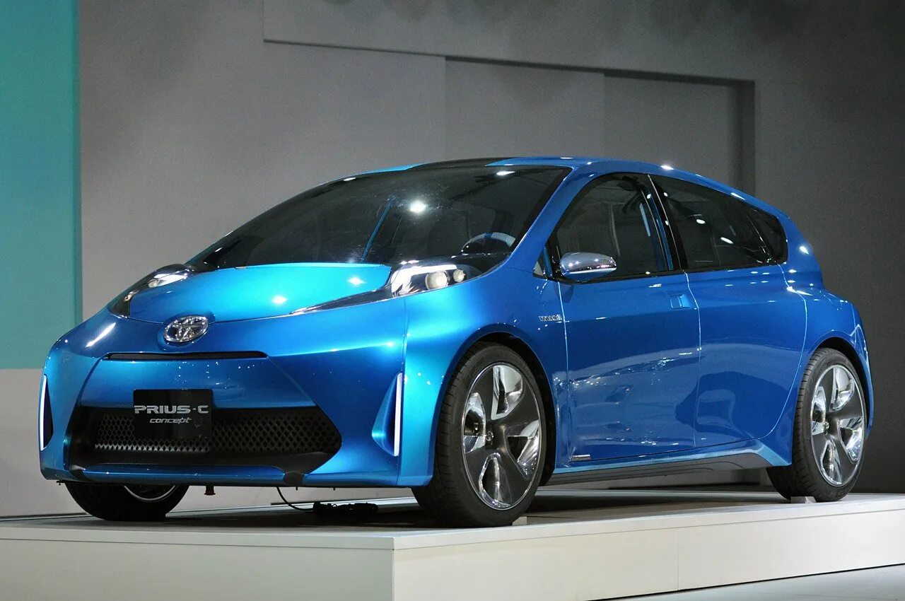 Toyota hybrid. Toyota Prius c Concept. Toyota Prius c Hybrid. Тойота Приус гибрид 2021 концепт. Приус Аква 2011.