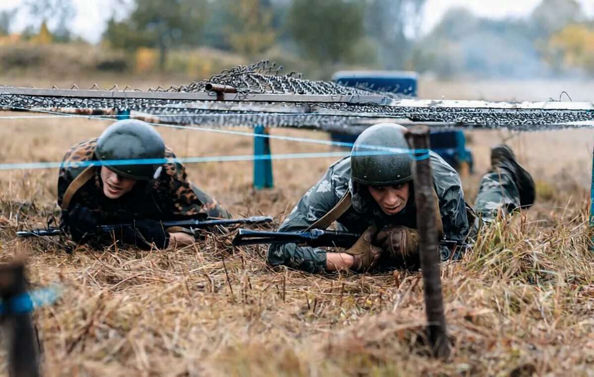 На спецназовца объявили охоту зачистка. Русский спецназовец. Кадыровский спецназ штурм мариуполя. На спецназовца объявили охоту зачистка. Российский солдат.