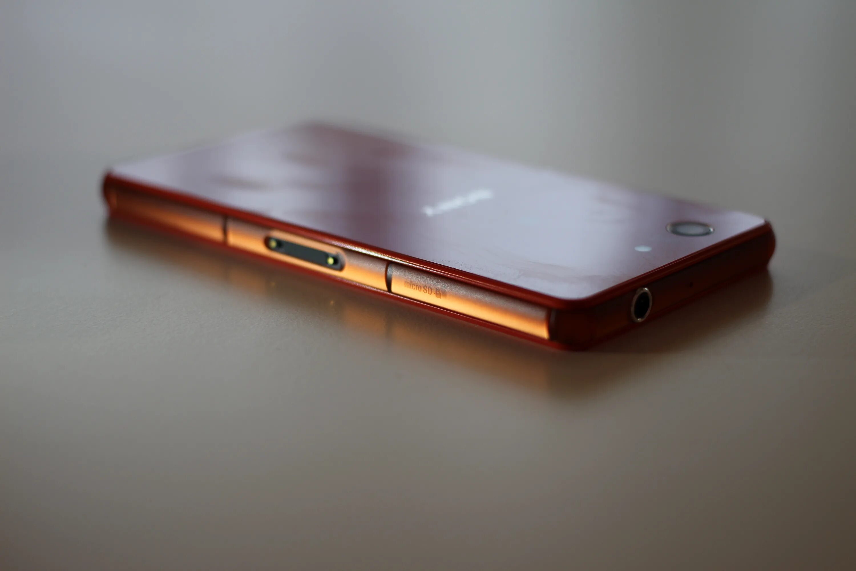 Смартфон компакт. Sony Xperia z3 Compact. Sony Xperia z3 Compact Orange. Sony Xperia z3 слот. Микрофон Sony Xperia z3 Compact.