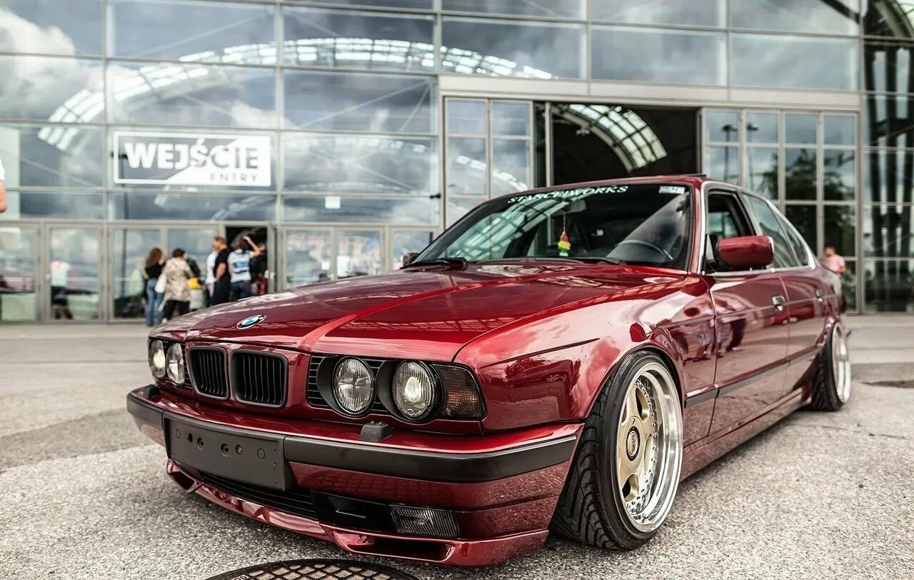 Е34 красная. BMW m5 e34 Red. BMW e34 красная. BMW e34 Вишневая. BMW e34 Candy.