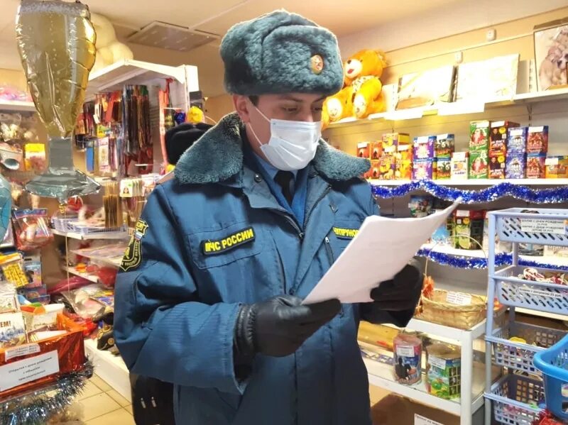 Продавец пиротехники. Фгку специальное управление фпс 2 мчс россии. проверки пиротехники полиции и мчс. подарок нач спец отдела.