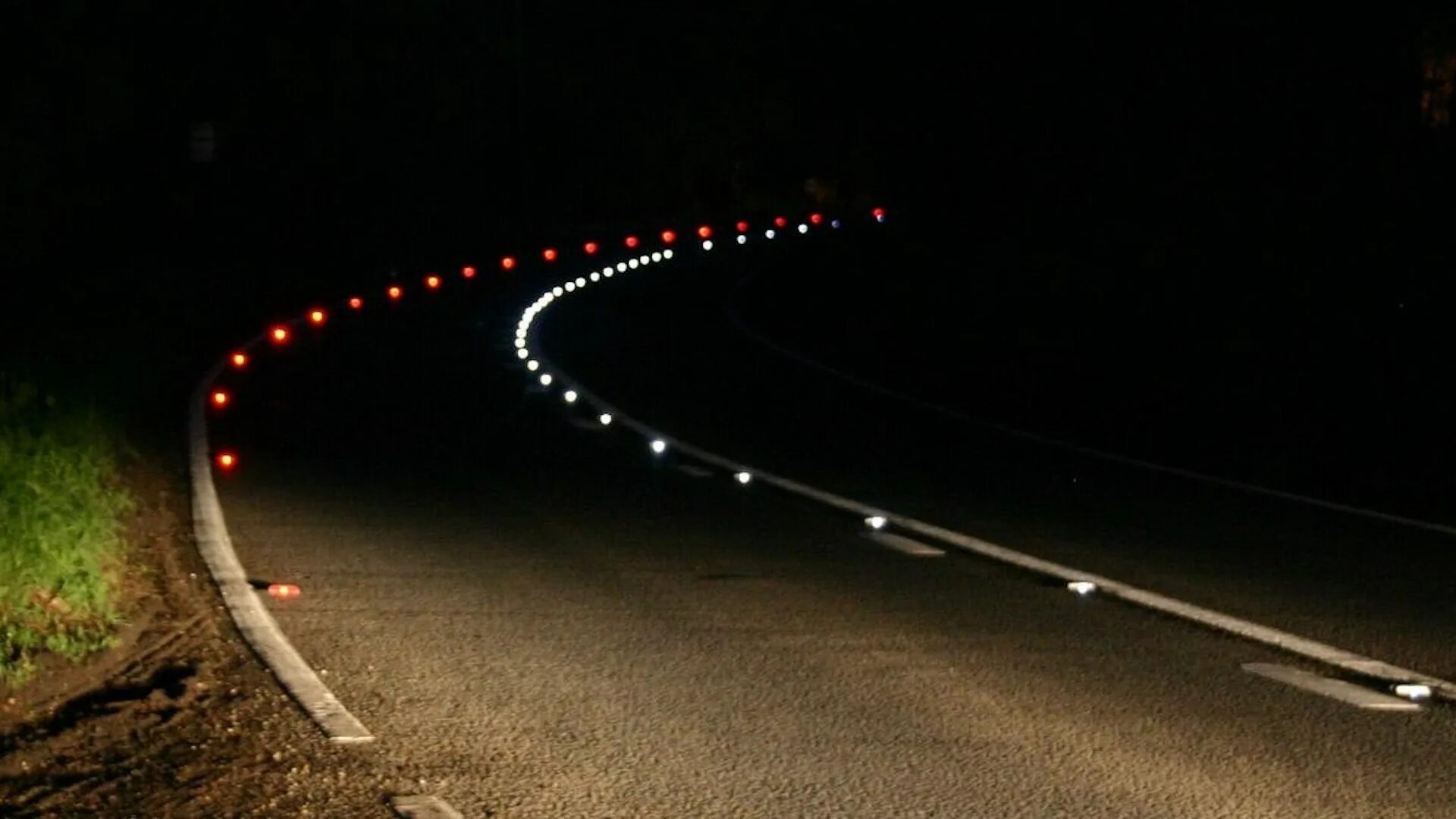 Светящаяся дорожная разметка. Подсветка разметки на дороге. Красивая дорожная разметка. Road eye. Road eye.