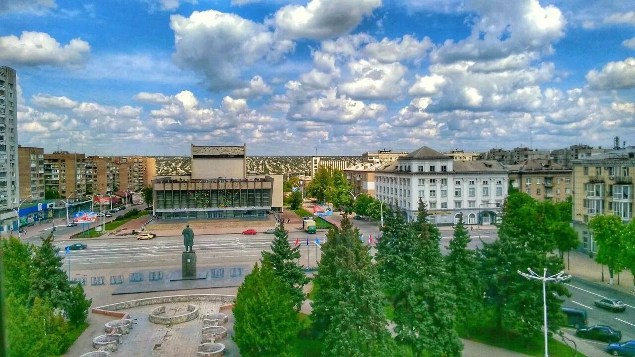 Россия г луганск. Луганск центр города. Луганск ЛНР центр города. Столица Луганской Республики. Луганск виды города.