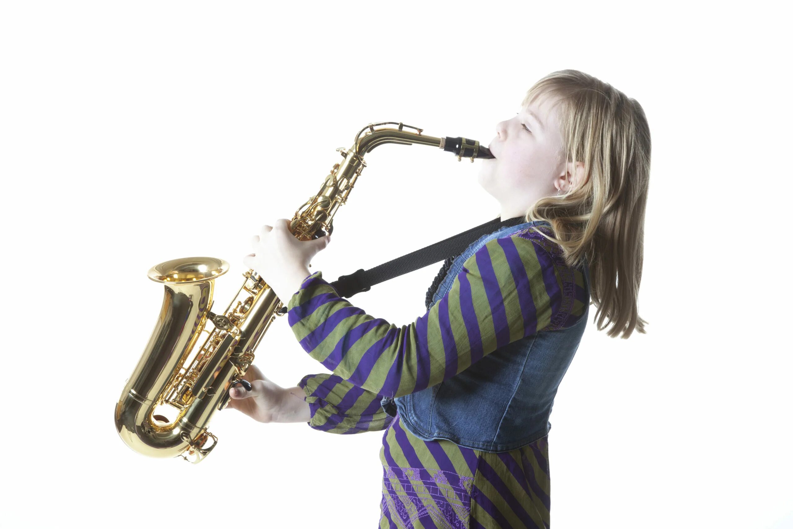 Человек с саксофоном. Ребенок играет на саксофоне фото. Девушка на саксофоне в студии