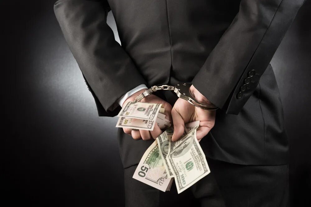 Беловоротничковая преступность. Арест доллары. Взятка доллары. Доллары и наручники. Экономика обмана