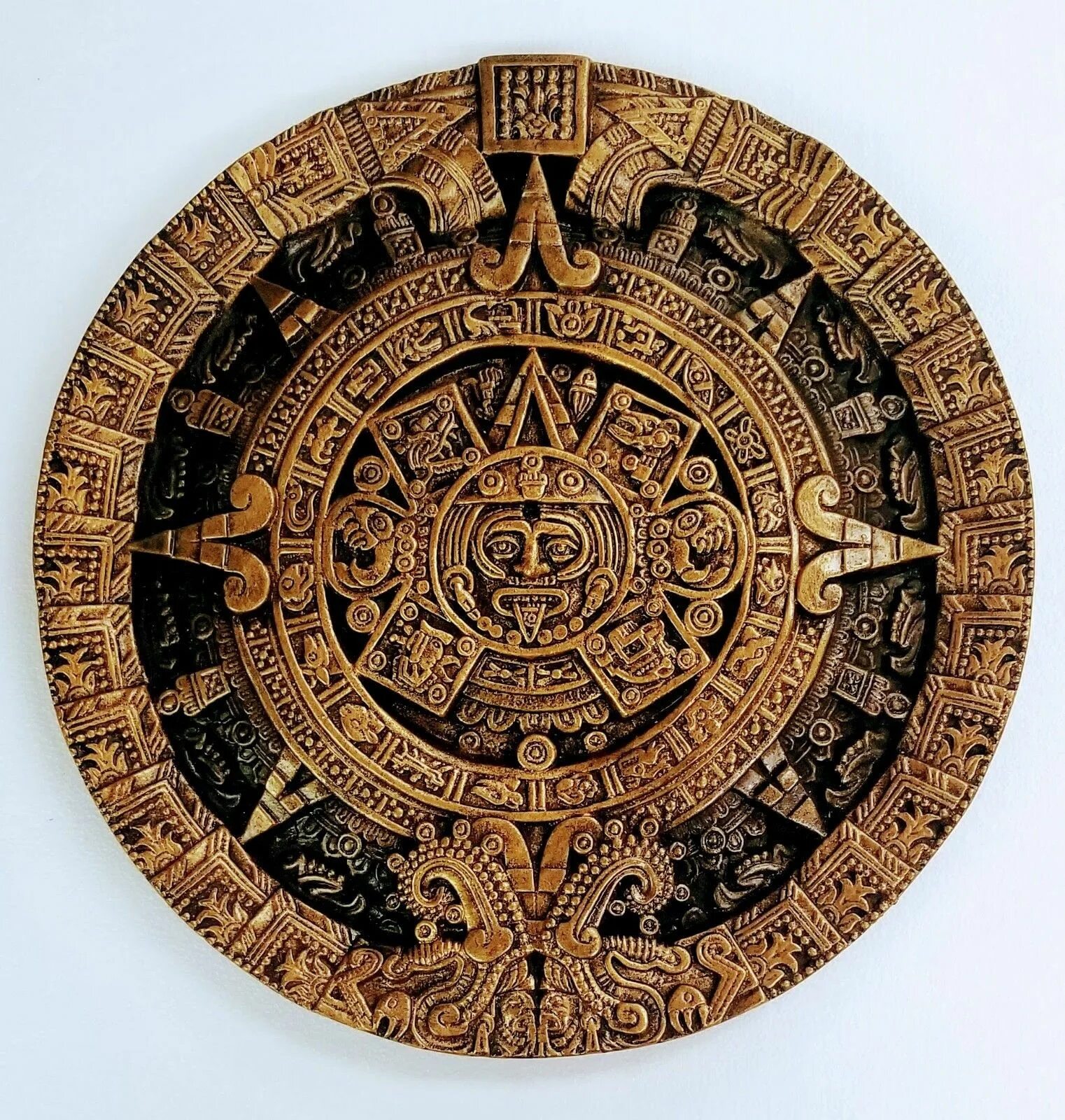 Календарь майя 1 глава кратко. Камень солнца ацтеков. Солнечный камень ацтеков. Круг ацтеков Солнечный ацтеков. Солнечный календарь ацтеков.