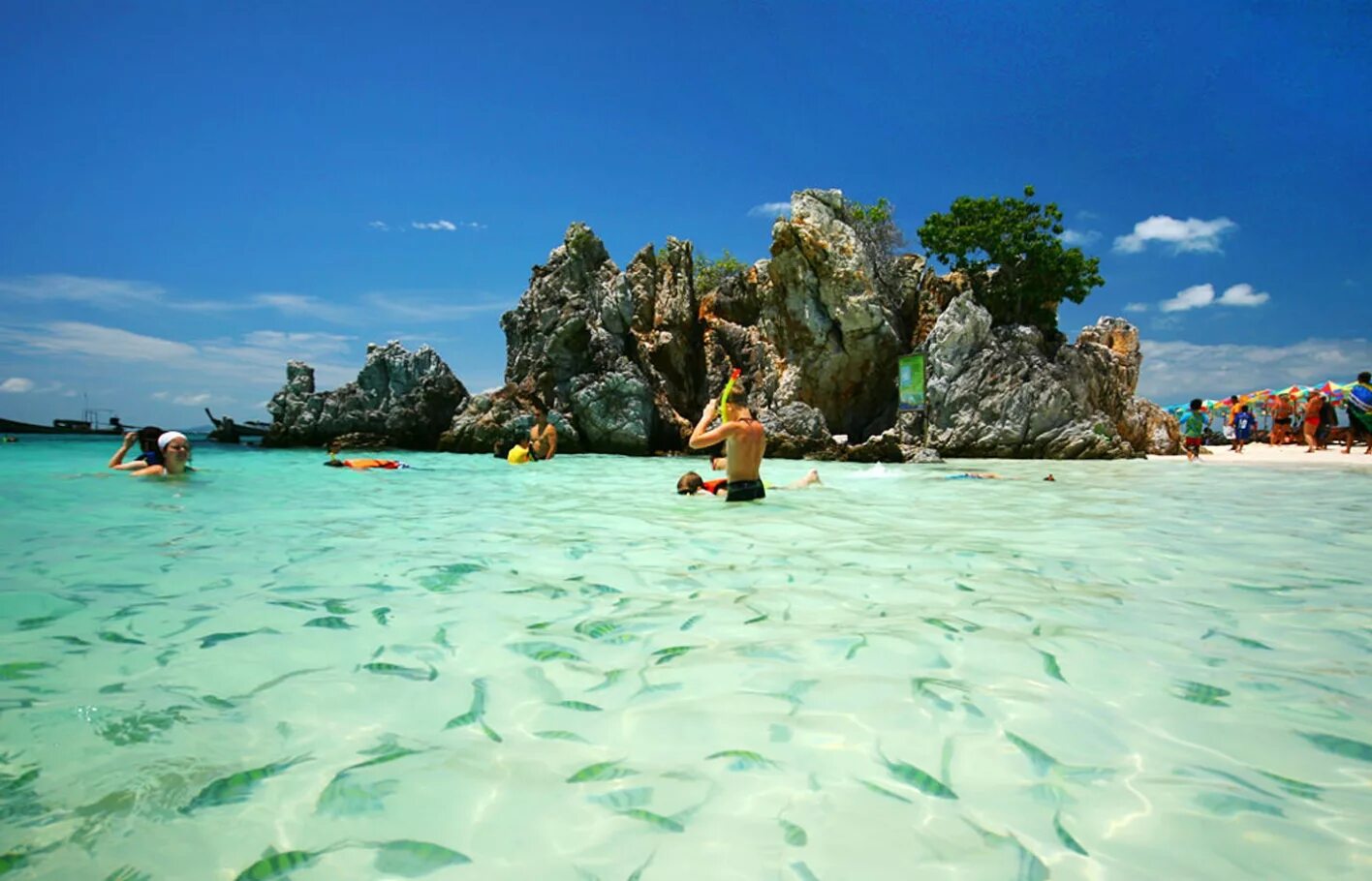 Куда поехать на отдых. Отдых на пляже. Отдых. Куда стоит ехать отдыхать. Море с отелем.