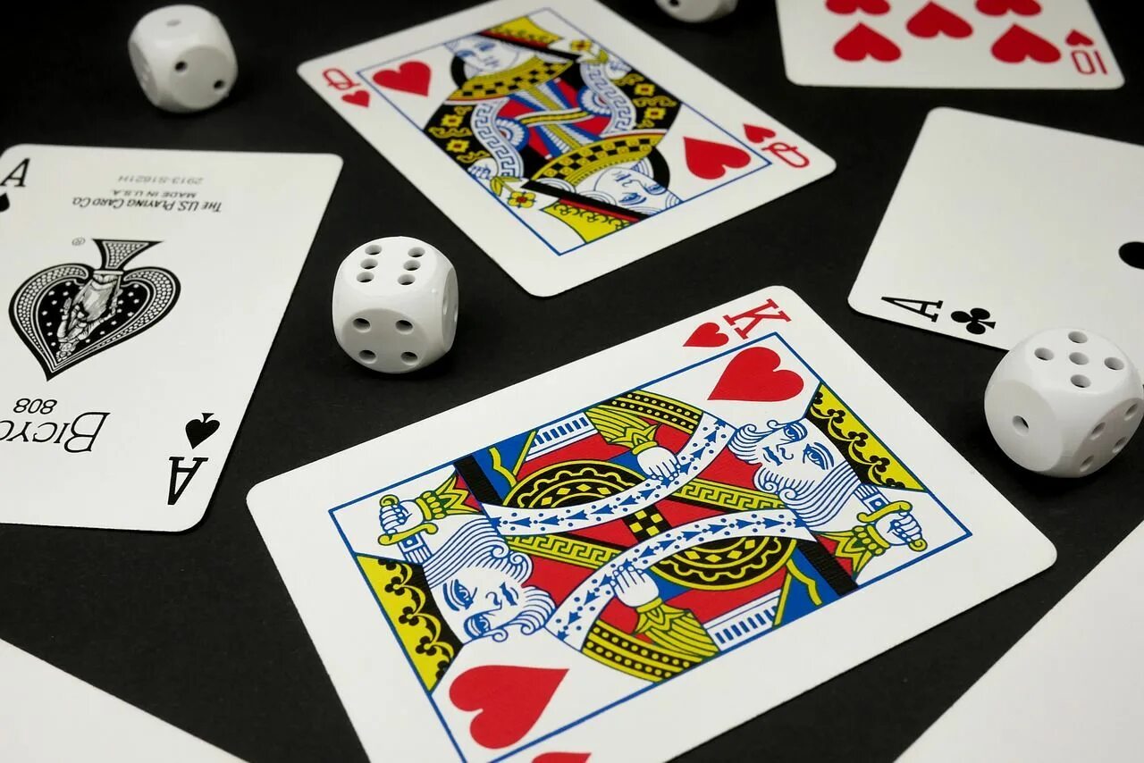 Старшая карта игра. Карты Покер. Карт в покере. Карточки для покера. Игра Покер карточная.