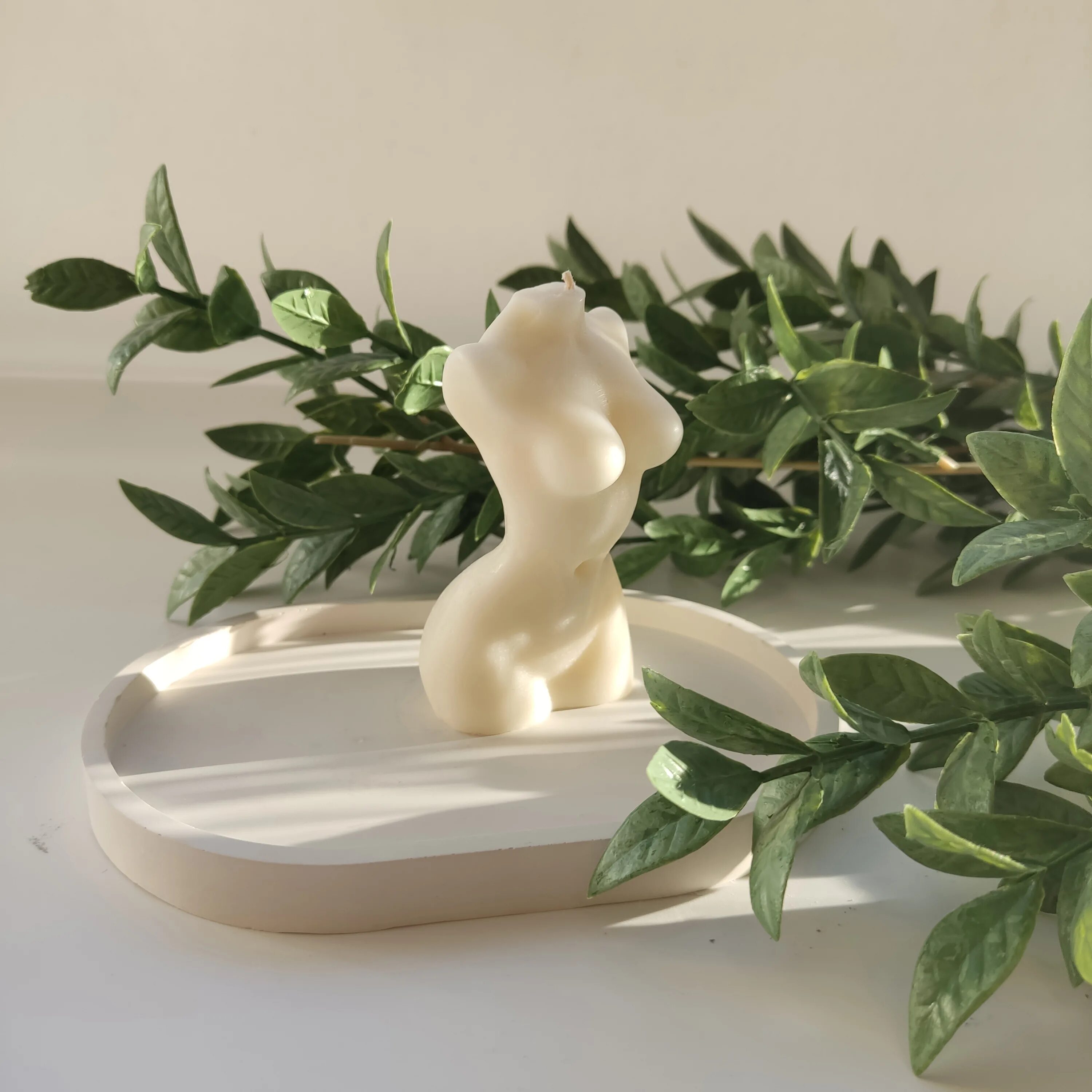 Декор из гипса поднос. Блюдо для подачи цветение d=19,5см бамбук металл 7112265. Гипсовый поднос для свечей. Поднос из гипса. Гипсовый поднос.