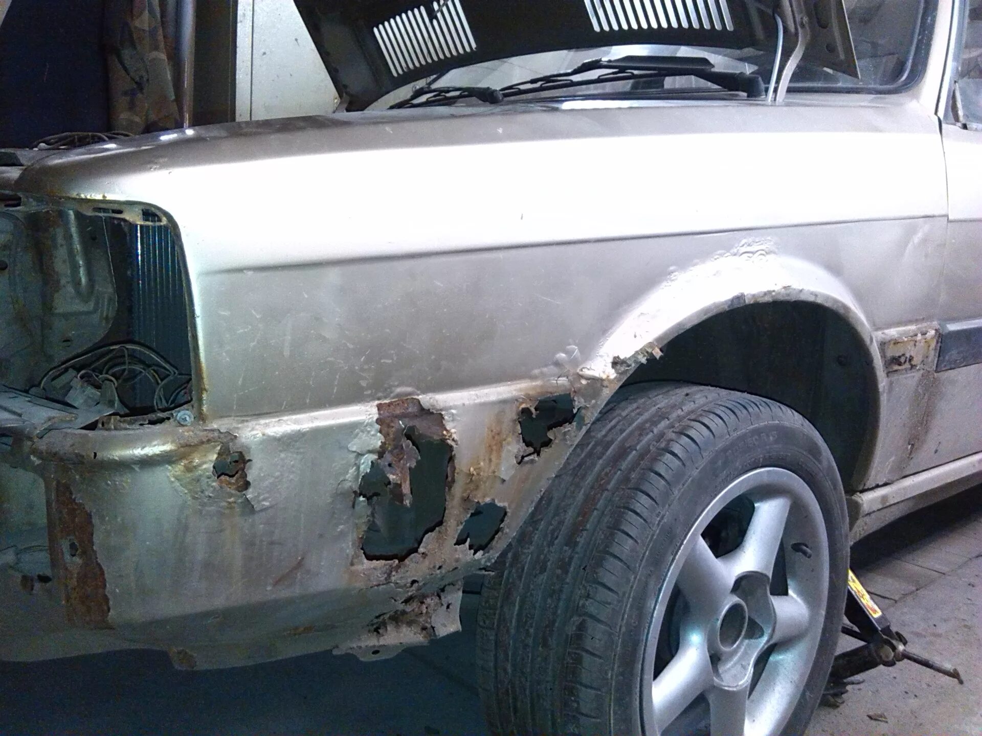 Гниют крылья. Гнилые арки 2114. w124 гнилой. сгнившие крылья авто.