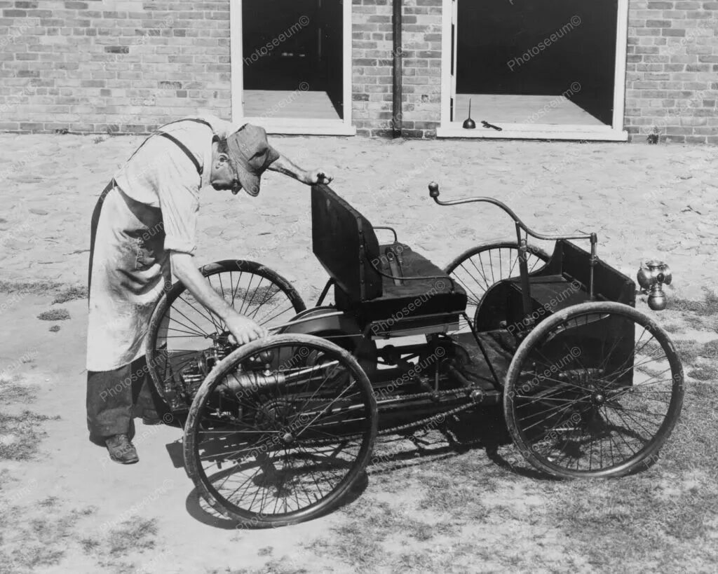 Акция первый автомобиль. Ford Quadricycle 1896.