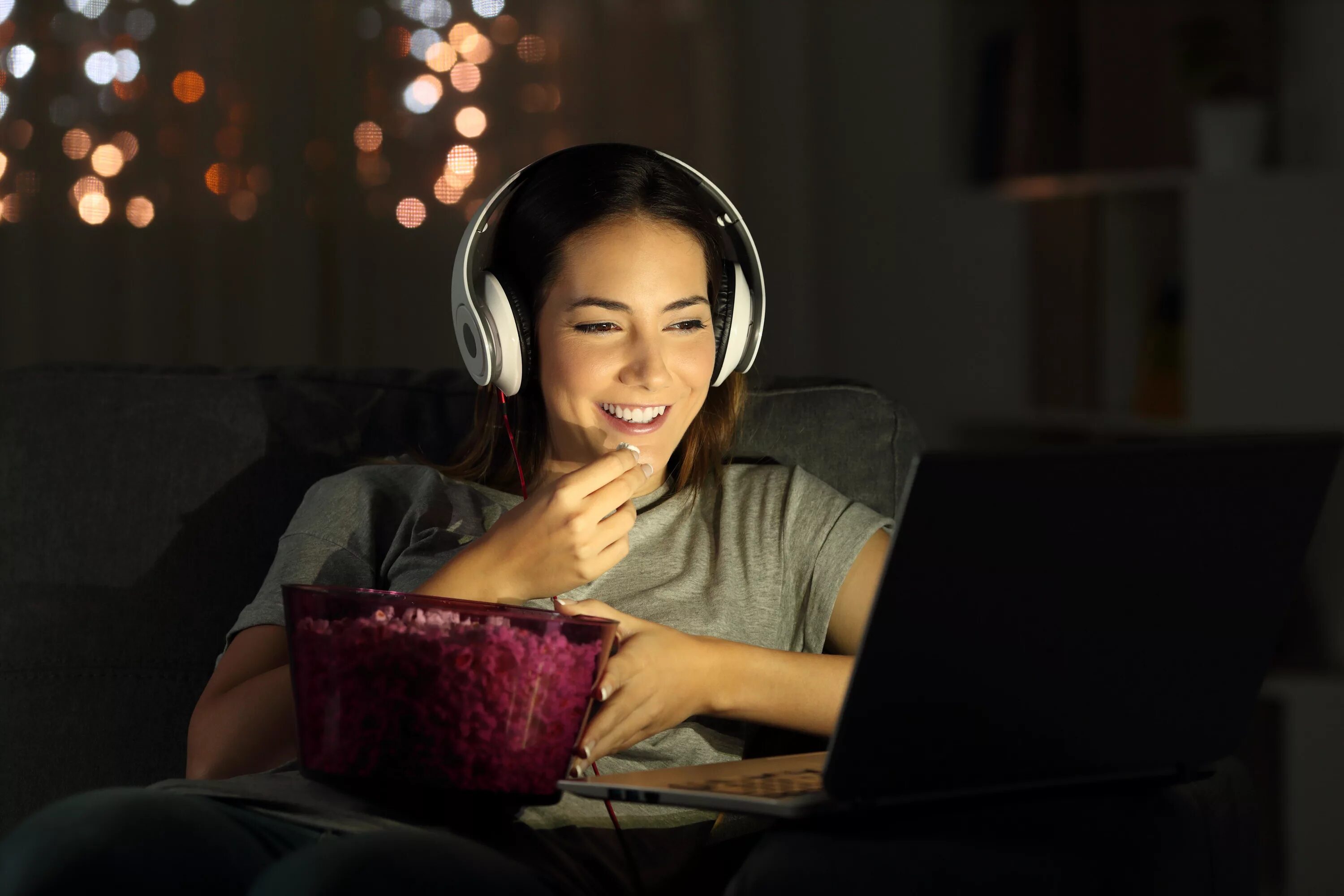 Песня watching your
