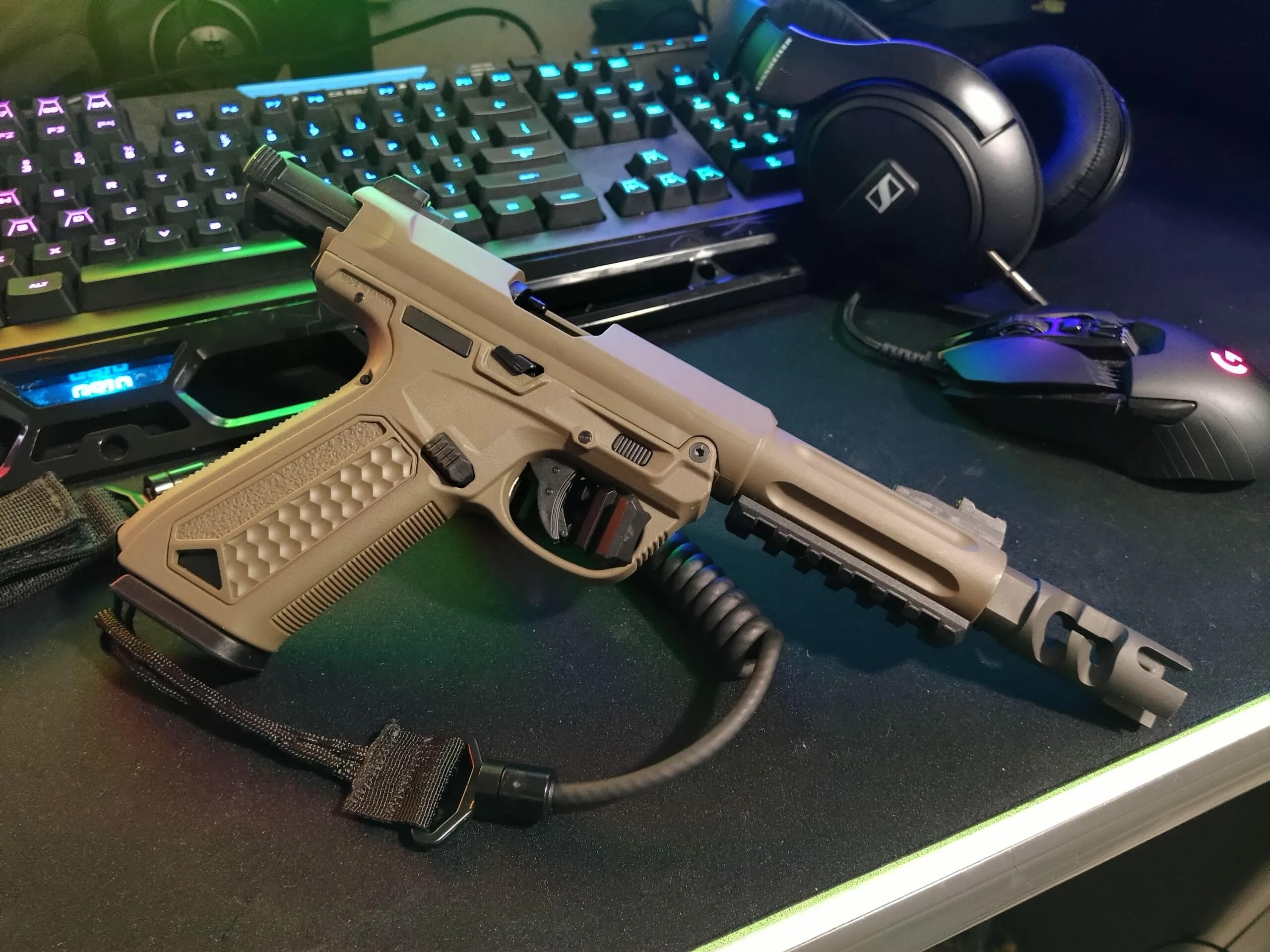 Action army aap01 assassin. Gas blowback. пистолет action army aap01 assassin gbb. стрейкбольный пистолет aktion army aa p01. new army pistol.