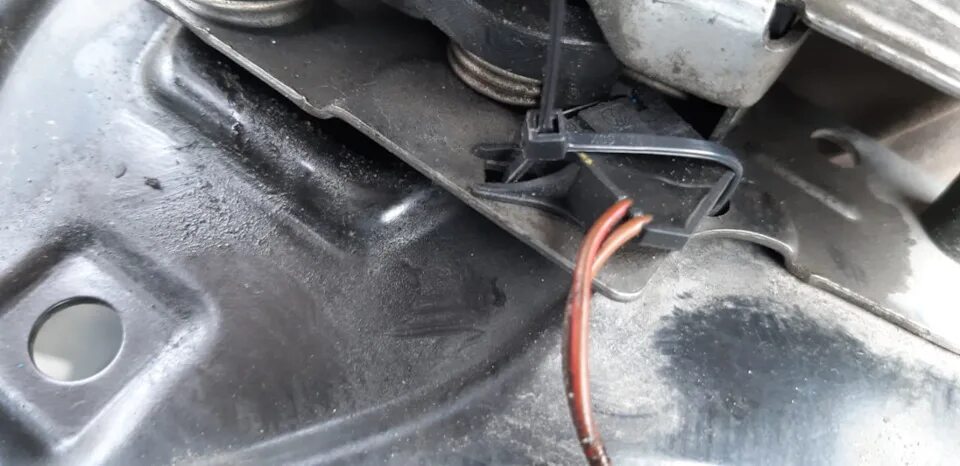 Шкода кодиак где находится концевик замка капота Концевик капота Land Rover Freelander 2, 3,2 л, 2009 года запчасти DRIVE2