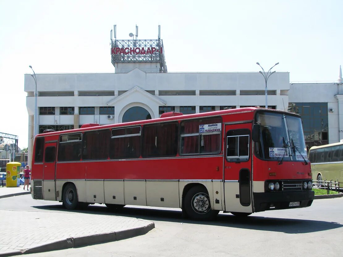 Автобус пятигорск. Новороссийск кисловодск автобус. Икарус 250. Кавминводыавто пятигорск. Кисловодск дербент автобус.