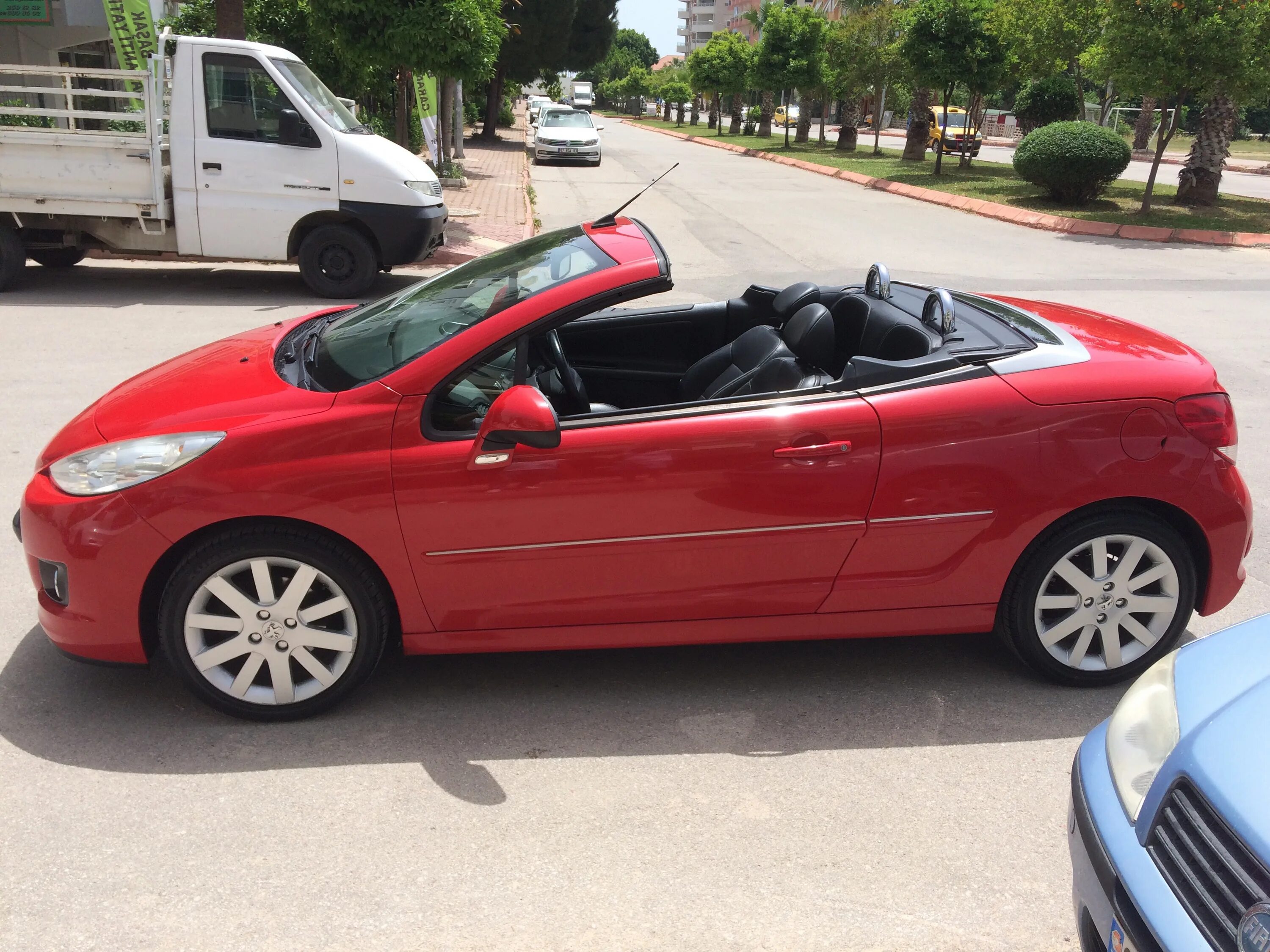 Машинки в турции. Турецкие автомобили. На машине в анталью. Прокат авто в турции. Машины в турции.