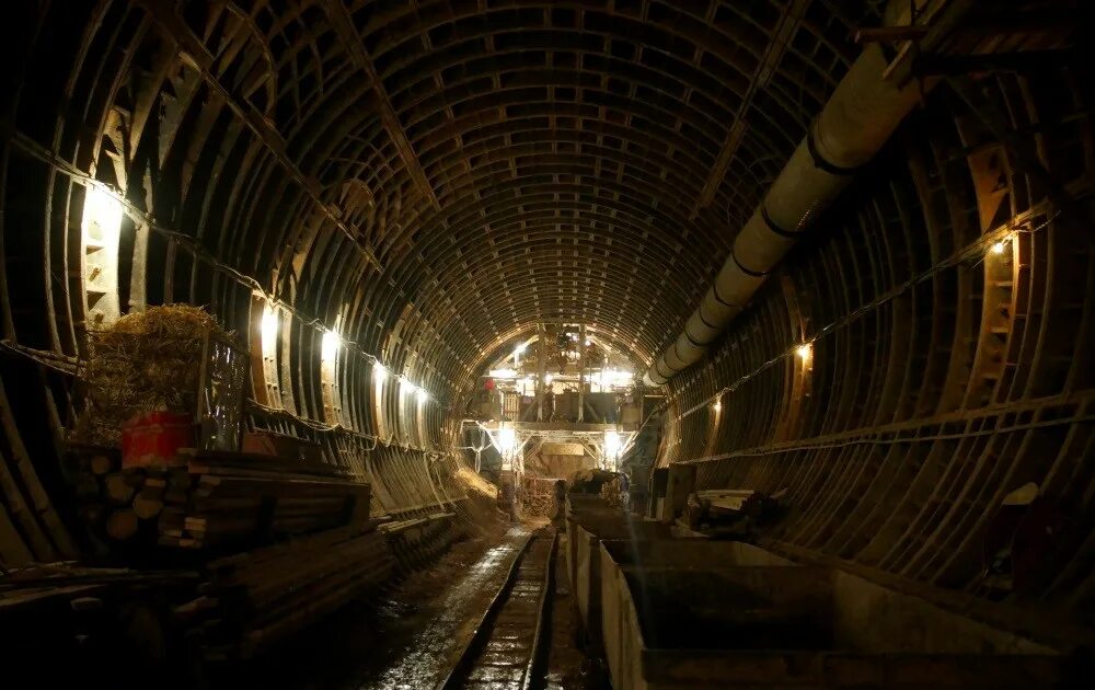 тоннель фэнтези. шахта гномов концепт арт. спейс элеватор. лифт ливадия шахта. метро москвы под землей.